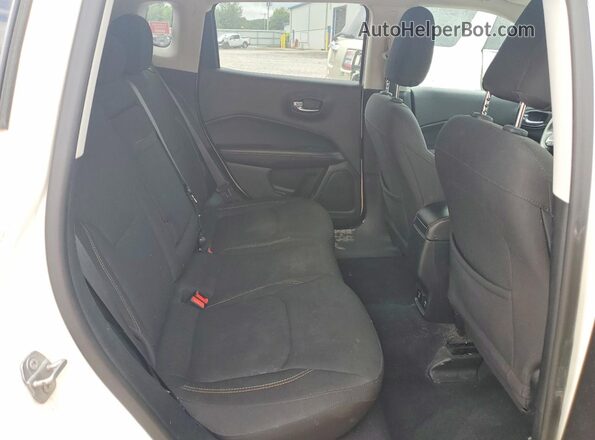 3C4NJCAB8JT226649 2018 JEEP COMPASS White Вид задньої частини салону