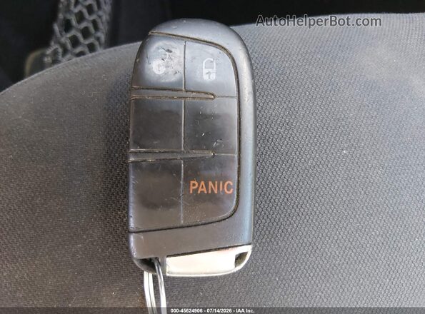 3C4NJCAB8JT328467 2018 JEEP COMPASS Белый Вид панели приборов