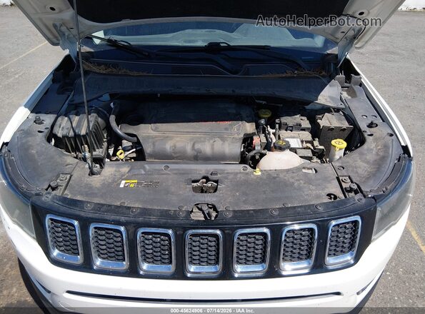 3C4NJCAB8JT328467 2018 JEEP COMPASS Белый Вид сзади