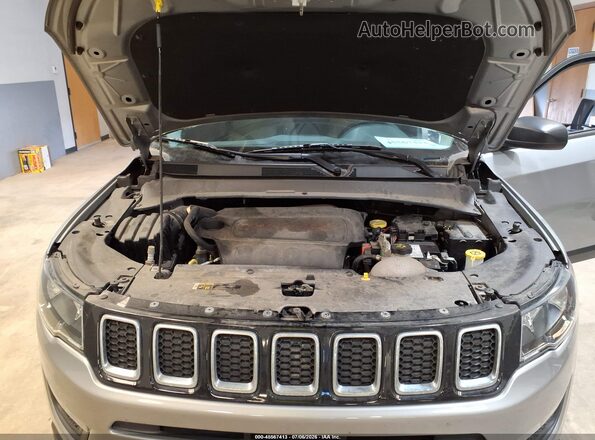 3C4NJCAB8JT357841 2018 JEEP COMPASS Серебряный Вид сзади