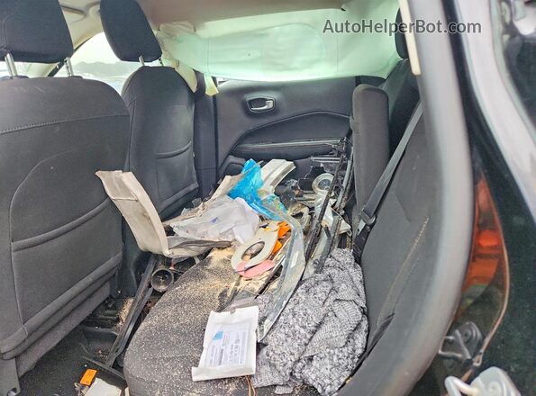 3C4NJCABXJT133695 2018 JEEP COMPASS Black Rear interior view