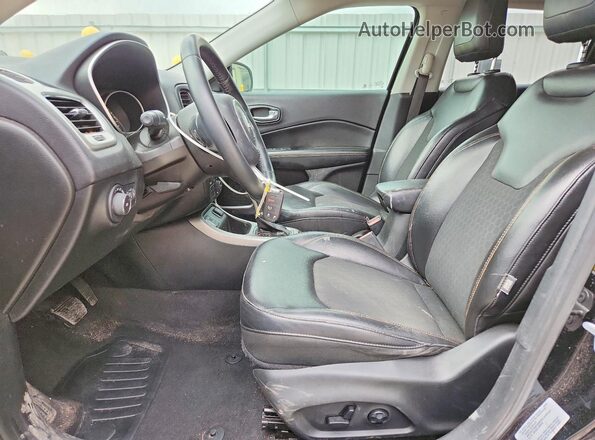 3C4NJCBB0JT137477 2018 JEEP COMPASS Black Front interior view