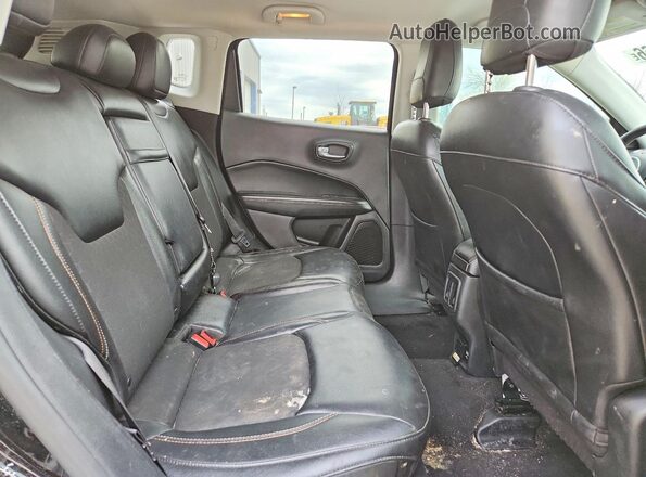 3C4NJCBB0JT137477 2018 JEEP COMPASS Black Rear interior view
