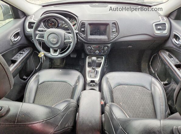 3C4NJCBB0JT137477 2018 JEEP COMPASS Black Dashboard view