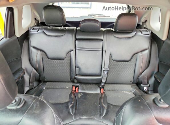 3C4NJCBB0JT137477 2018 JEEP COMPASS Black Rear seats view