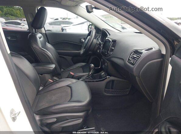 3C4NJCBB0KT612854 2019 JEEP COMPASS Белый Вид салона спереди