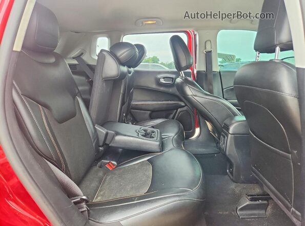 3C4NJCBB0MT570964 2021 JEEP COMPASS Red Rear interior view