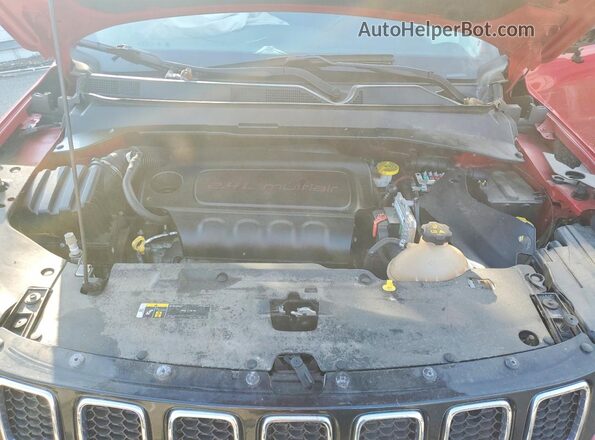 3C4NJCBB0MT600464 2021 JEEP COMPASS Red Vista del compartimento del motor