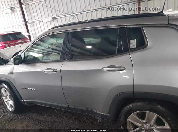 3C4NJCBB0NT218565 2022 JEEP COMPASS Silver Widok wnętrza 360 stopni