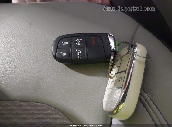 3C4NJCBB0NT218565 2022 JEEP COMPASS Silver Widok deski rozdzielczej