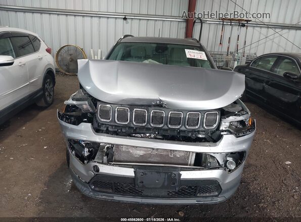 3C4NJCBB0NT218565 2022 JEEP COMPASS Silver Widok zestawu wskaźników