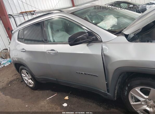 3C4NJCBB0NT218565 2022 JEEP COMPASS Silver Widok wnętrza z tyłu