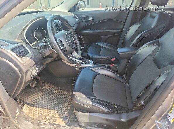 3C4NJCBB1HT658511 2017 JEEP COMPASS Silver წინა სალონის ხედი