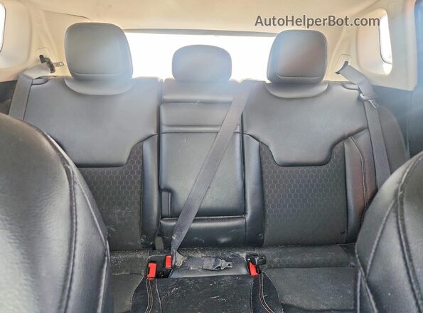 3C4NJCBB1HT658511 2017 JEEP COMPASS Silver უკანა სავარძლების ხედი