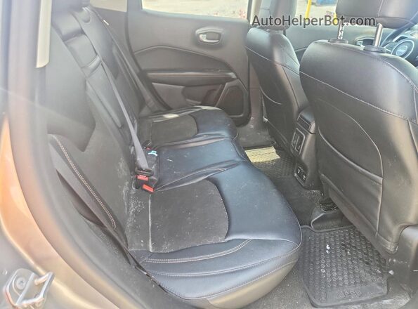 3C4NJCBB1HT658511 2017 JEEP COMPASS Silver უკანა სალონის ხედი