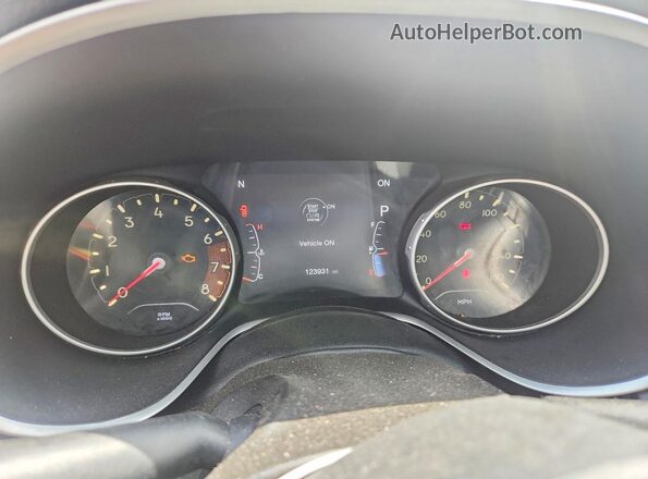 3C4NJCBB1JT102706 2018 JEEP COMPASS Black Instrument cluster view