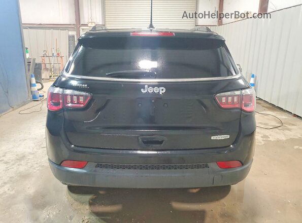 3C4NJCBB1JT102706 2018 JEEP COMPASS Black Rear view