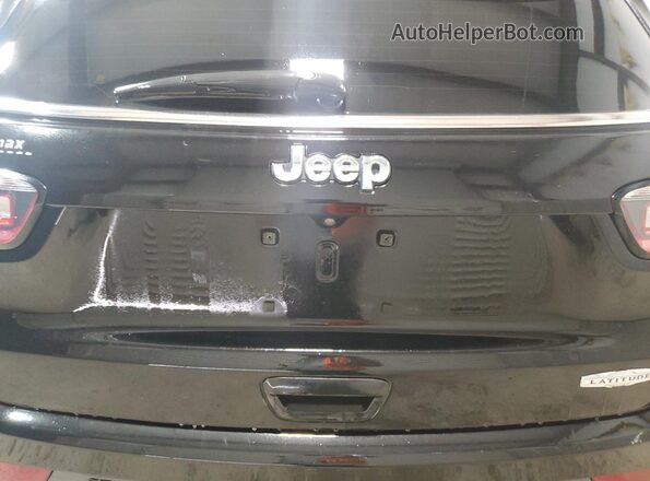 3C4NJCBB1JT102706 2018 JEEP COMPASS Black 