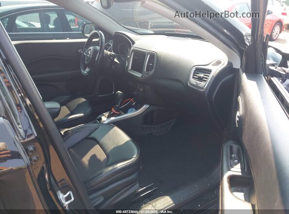 3C4NJCBB1JT285931 2018 JEEP COMPASS Черный Вид салона спереди