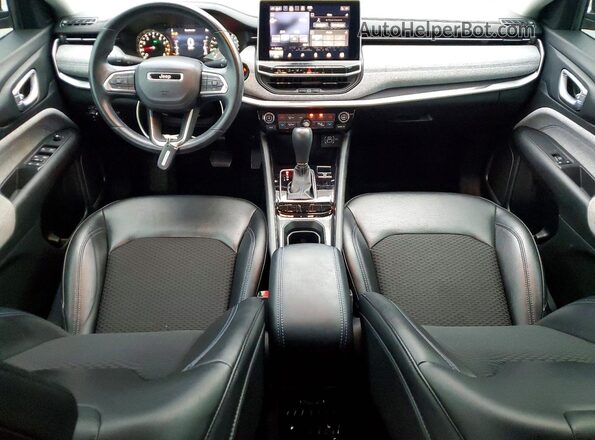 3C4NJCBB1NT234855 2022 JEEP COMPASS Черный Вид панели приборов