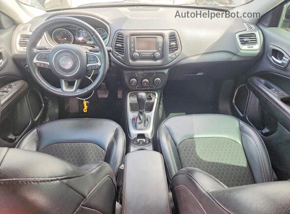 3C4NJCBB2JT461756 2018 JEEP COMPASS Black Widok deski rozdzielczej