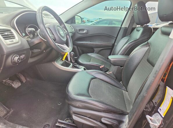 3C4NJCBB2JT461756 2018 JEEP COMPASS Black Widok wnętrza z przodu