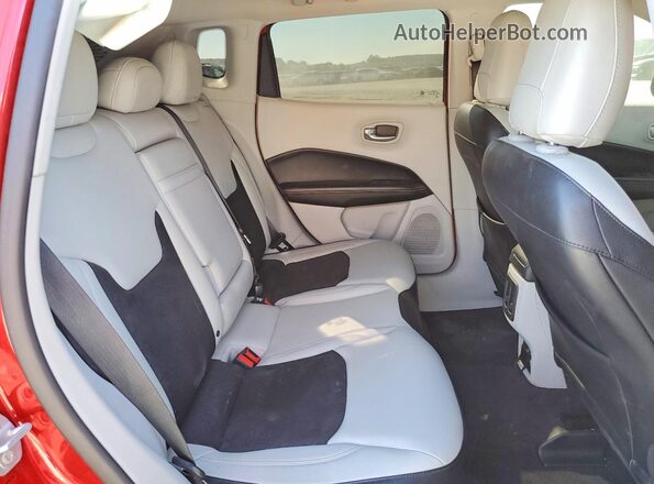 3C4NJCBB3JT124917 2018 JEEP COMPASS Red Widok wnętrza z tyłu