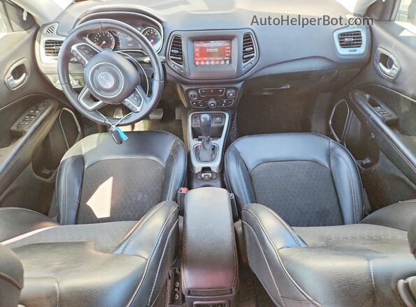 3C4NJCBB3JT134282 2018 JEEP COMPASS White Dashboard view