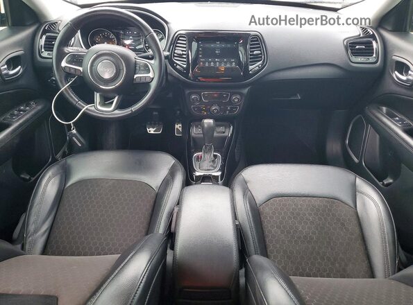 3C4NJCBB3LT236507 2020 JEEP COMPASS Белый Вид панели приборов