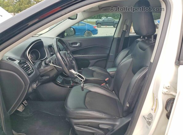 3C4NJCBB3LT236507 2020 JEEP COMPASS Белый Вид салона спереди