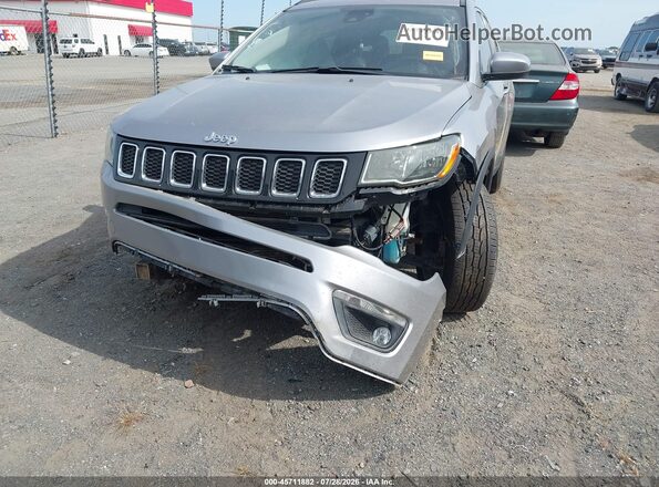 3C4NJCBB3LT258927 2020 JEEP COMPASS Серебряный Вид спереди