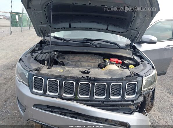 3C4NJCBB3LT258927 2020 JEEP COMPASS Серебряный Вид сзади