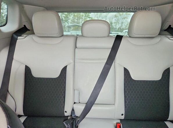 3C4NJCBB4JT227926 2018 JEEP COMPASS Black Widok tylnych siedzeń