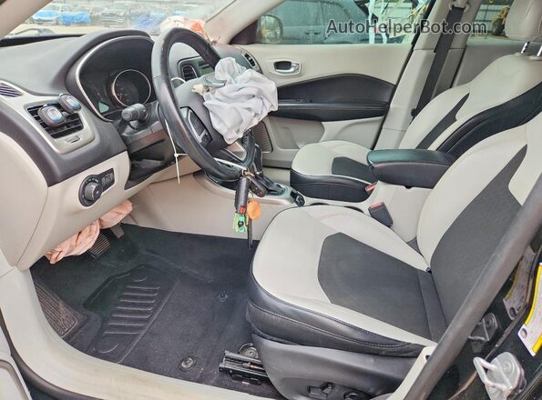 3C4NJCBB4JT227926 2018 JEEP COMPASS Black Widok wnętrza z przodu