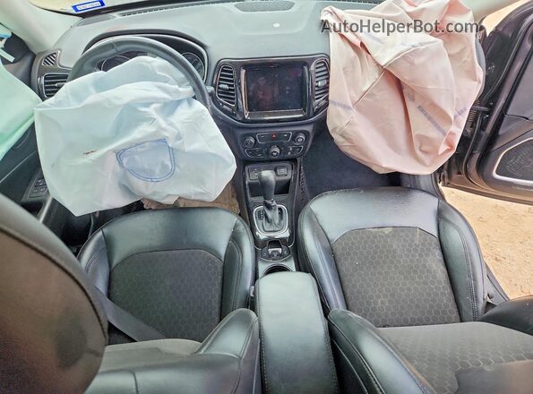 3C4NJCBB4LT117798 2020 JEEP COMPASS Gray Vista del salpicadero