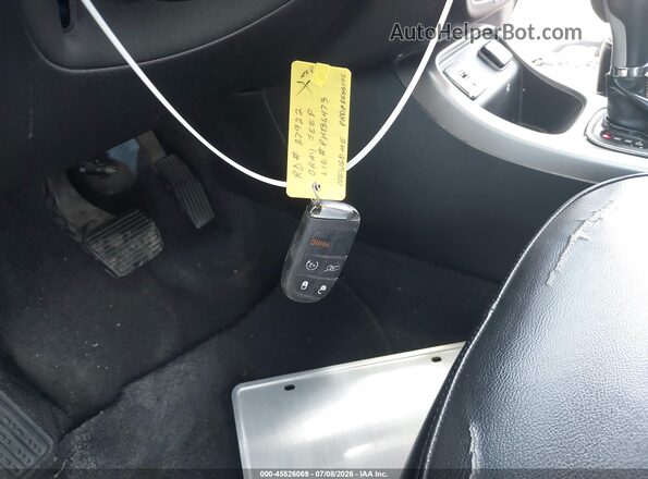 3C4NJCBB5JT228874 2018 JEEP COMPASS Gray Widok deski rozdzielczej