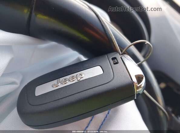 3C4NJCBB5KT612977 2019 JEEP COMPASS Red Вид панелі приладів