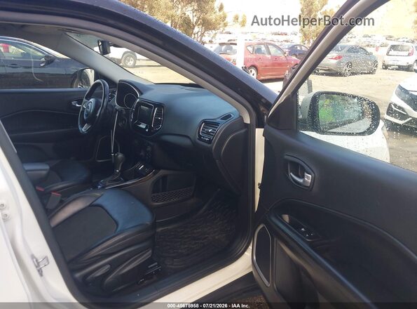 3C4NJCBB5KT743715 2019 JEEP COMPASS Белый Вид салона спереди
