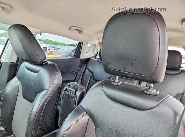 3C4NJCBB5LT133850 2020 JEEP COMPASS White Widok tylnych siedzeń