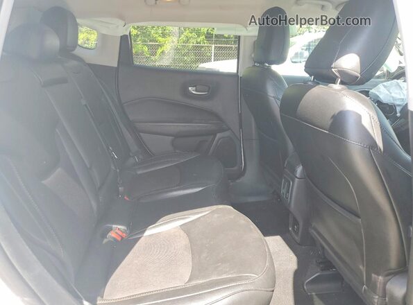 3C4NJCBB5LT253244 2020 JEEP COMPASS White Вид задньої частини салону