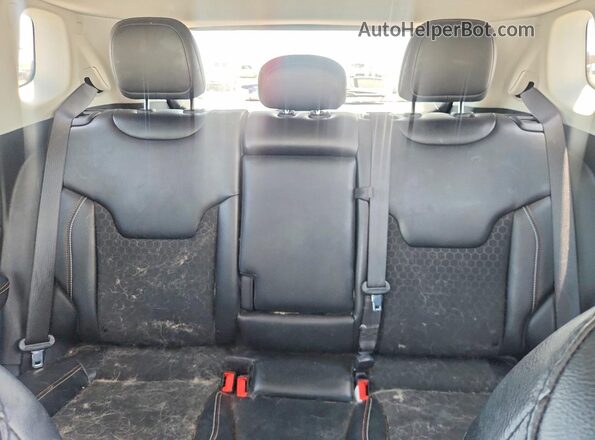 3C4NJCBB5MT505592 2021 JEEP COMPASS Gray Rear seats view