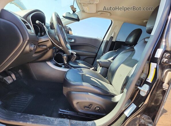 3C4NJCBB6HT669293 2017 JEEP COMPASS Black Front interior view