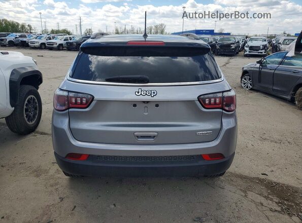 3C4NJCBB6JT328501 2018 JEEP COMPASS Silver Widok z tyłu