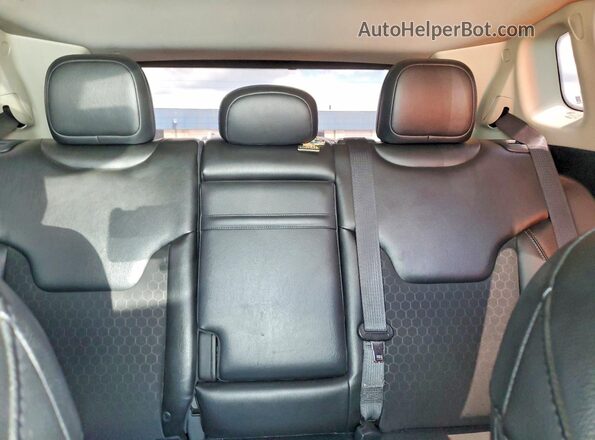 3C4NJCBB6JT328501 2018 JEEP COMPASS Silver Widok tylnych siedzeń