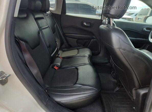 3C4NJCBB6JT361546 2018 JEEP COMPASS White Widok tylnych siedzeń
