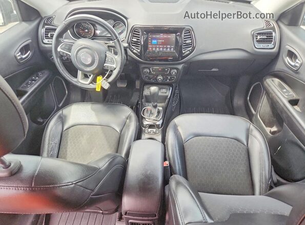3C4NJCBB6JT361546 2018 JEEP COMPASS White Widok deski rozdzielczej