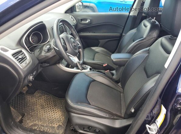 3C4NJCBB7JT318589 2018 JEEP COMPASS Blue Вид салону спереду