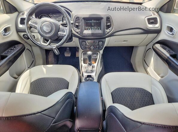 3C4NJCBB7JT327597 2018 JEEP COMPASS Серый Вид панели приборов