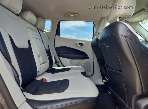 3C4NJCBB7JT327597 2018 JEEP COMPASS Серый Вид задней части салона