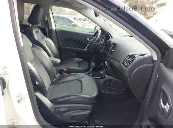 3C4NJCBB7KT726964 2019 JEEP COMPASS Белый Вид салона спереди